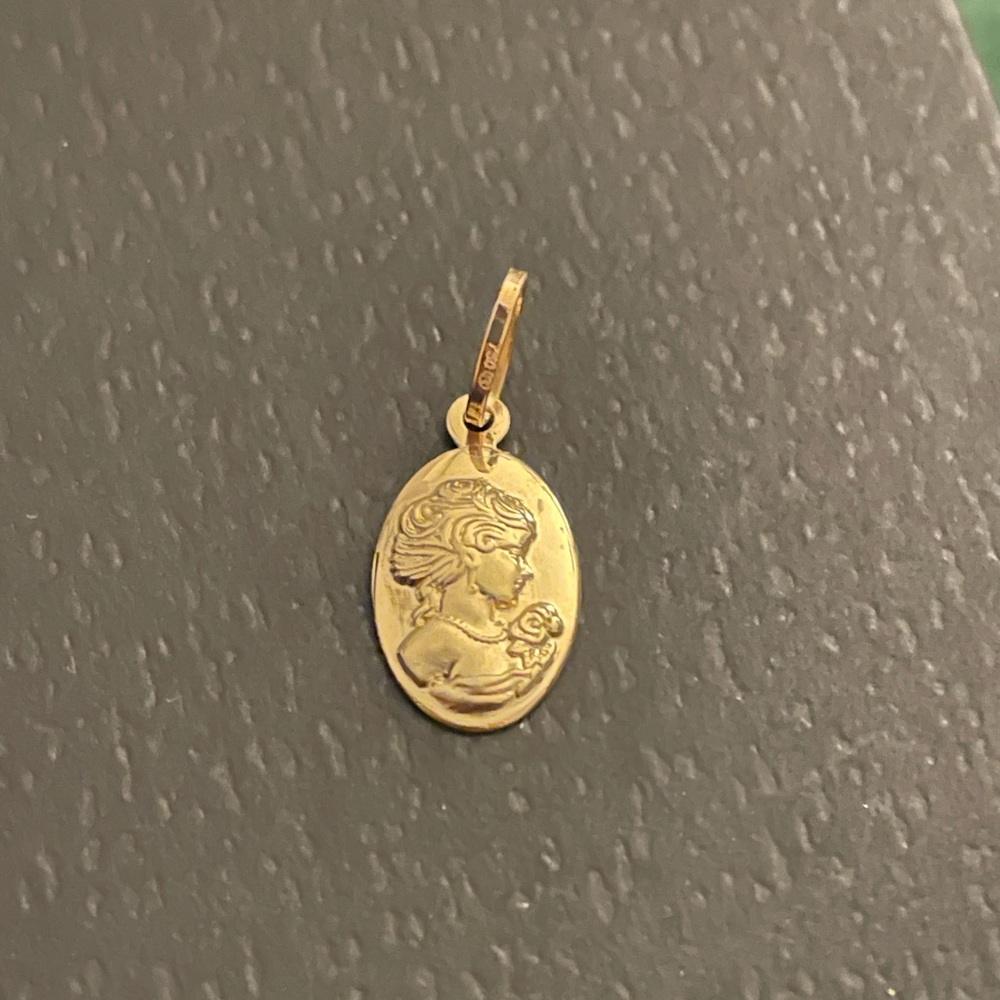 18k solid GOLD CAMEO PENDENT